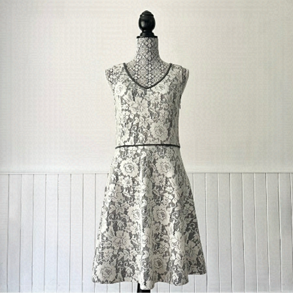 Ann Taylor Factory Sleeveless Floral Lace Skater Dress Size 2